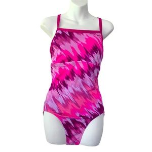 NWT WOMEN’S NIKE SWIMSUIT SWIMWEAR ONE PIECE